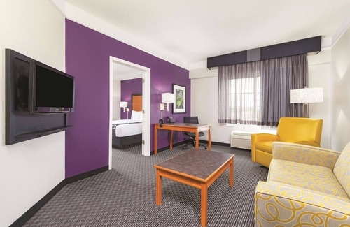 Maryland Heights Hotel | La Quinta Inn & Suites by Wyndham St. Louis Westport