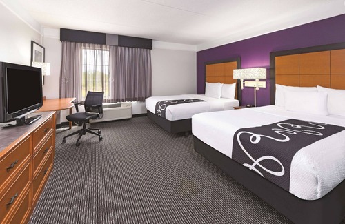 Maryland Heights Hotel | La Quinta Inn & Suites by Wyndham St. Louis Westport