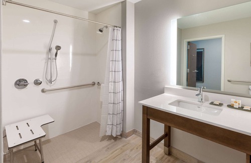 Round Rock Hotel | La Quinta Inn & Suites by Wyndham Round Rock near Kalahari