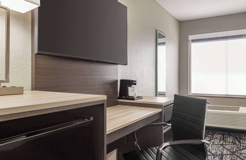 Stone Oak Hotel | La Quinta Inn & Suites by Wyndham San Antonio N Stone Oak