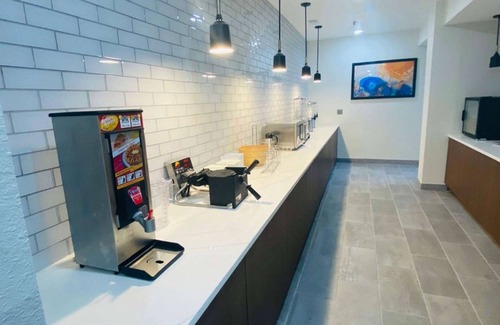 South Holland Hotel | La Quinta Inn & Suites by Wyndham South Holland