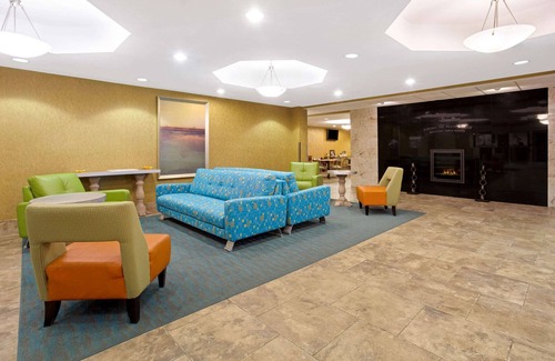 Dickinson Hotel | La Quinta Inn & Suites by Wyndham Dickinson