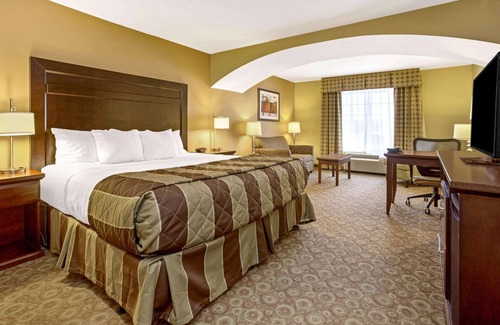 Dickinson Hotel | La Quinta Inn & Suites by Wyndham Dickinson