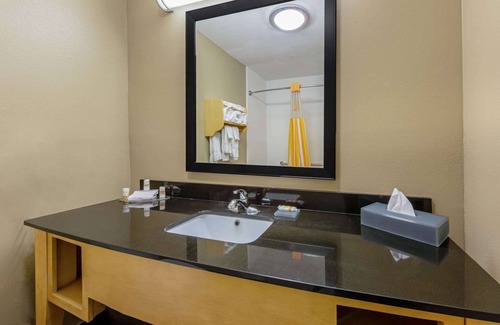 Leesville Hotel | La Quinta Inn & Suites by Wyndham Leesville Ft. Polk