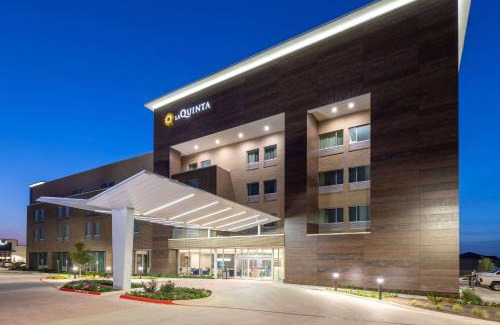 Round Rock Hotel | La Quinta Inn & Suites by Wyndham Round Rock near Kalahari