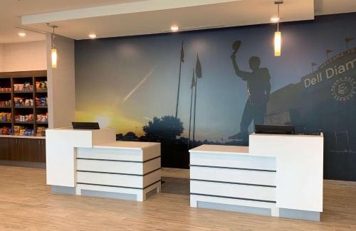 Round Rock Hotel | La Quinta Inn & Suites by Wyndham Round Rock near Kalahari