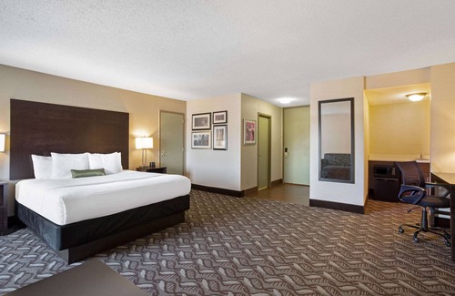 Metro Center Hotel | La Quinta Inn & Suites by Wyndham Springfield MA