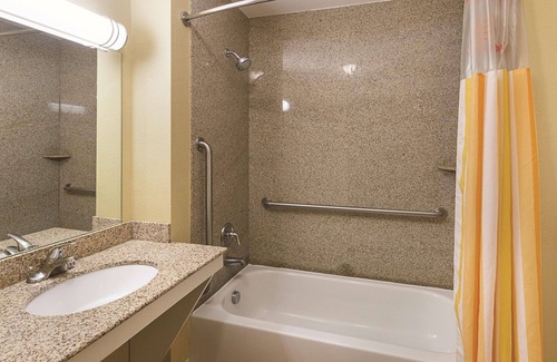 Waxahachie Hotel | La Quinta Inn & Suites by Wyndham Waxahachie