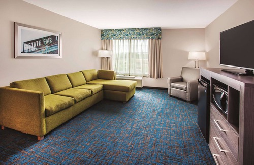 Woodbury Hotel | La Quinta Inn & Suites by Wyndham St. Paul-Woodbury