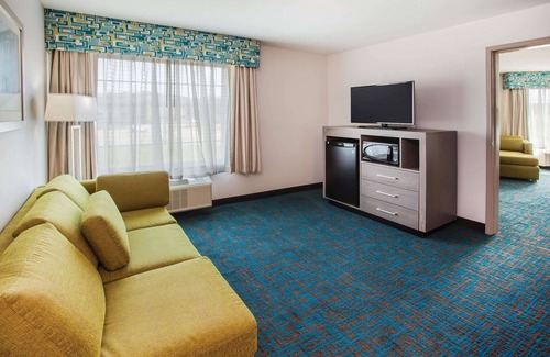 Woodbury Hotel | La Quinta Inn & Suites by Wyndham St. Paul-Woodbury