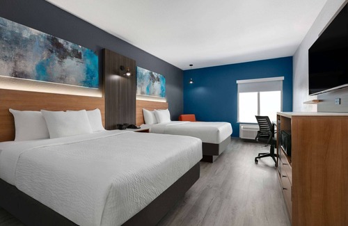 Burleson Hotel | La Quinta Inn & Suites by Wyndham Ft. Worth - Burleson