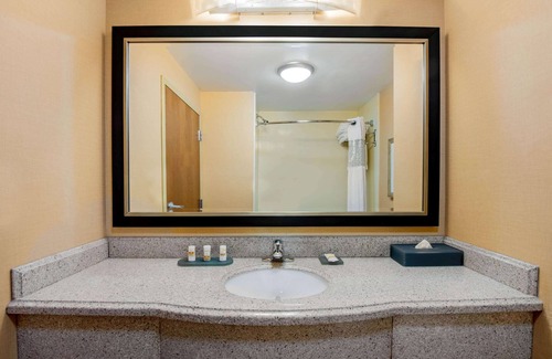Edgewood Hotel | La Quinta Inn & Suites by Wyndham Bel Air/I-95 Exit 77A
