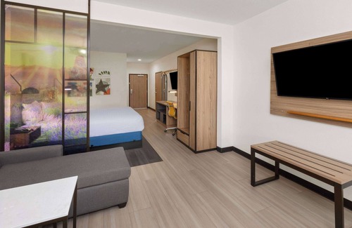 El Dorado West Hotel | La Quinta Inn & Suites by Wyndham El Paso East Loop-375