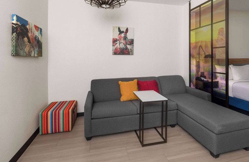 El Dorado West Hotel | La Quinta Inn & Suites by Wyndham El Paso East Loop-375