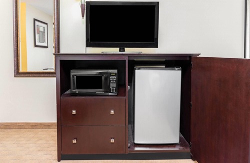 Frankfort Hotel | La Quinta Inn & Suites by Wyndham Frankfort