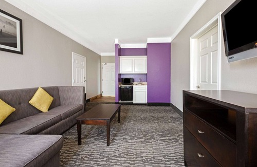 Pearland Hotel | La Quinta Inn & Suites by Wyndham Pearland - Houston South