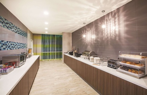Greenwich Hotel | La Quinta Inn & Suites by Wyndham Wichita Northeast