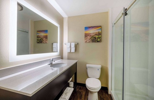 Artesia Hotel | La Quinta Inn & Suites by Wyndham Artesia