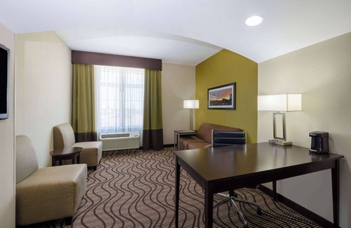 Artesia Hotel | La Quinta Inn & Suites by Wyndham Artesia