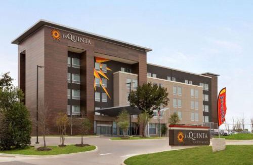 Franklin Park Hotel | La Quinta Inn & Suites by Wyndham Austin South
