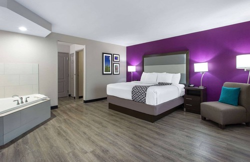 Effingham Hotel | La Quinta Inn & Suites by Wyndham Effingham