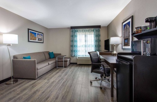 Effingham Hotel | La Quinta Inn & Suites by Wyndham Effingham