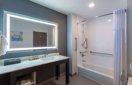Joliet Hotel | La Quinta Inn & Suites by Wyndham Shorewood