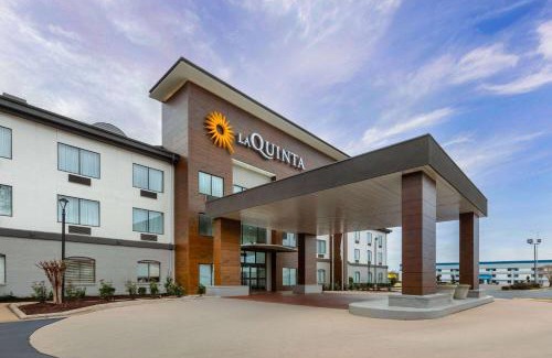 Meridian Hotel | La Quinta Inn & Suites by Wyndham Meridian