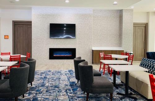 Red Oak Hotel | La Quinta Inn & Suites by Wyndham - Red Oak TX IH-35E