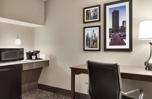 Elkton Hotel | La Quinta Inn & Suites by Wyndham Newark - Elkton