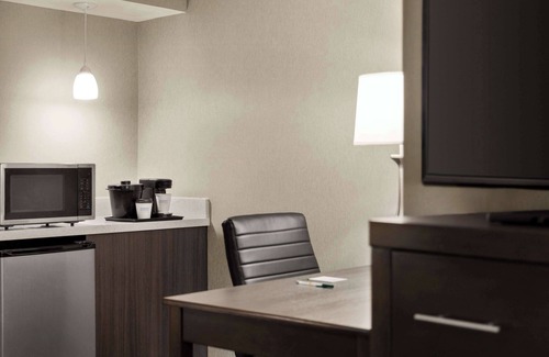 Elkton Hotel | La Quinta Inn & Suites by Wyndham Newark - Elkton