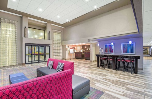 Denison Hotel | La Quinta Inn & Suites by Wyndham Denison - N. Lake Texoma