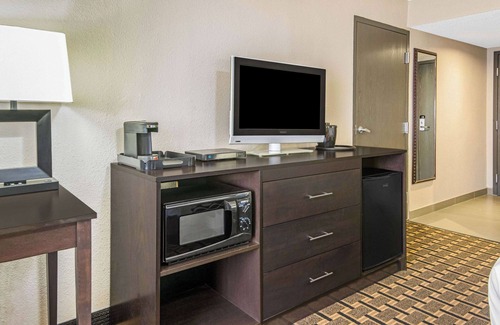 Denison Hotel | La Quinta Inn & Suites by Wyndham Denison - N. Lake Texoma