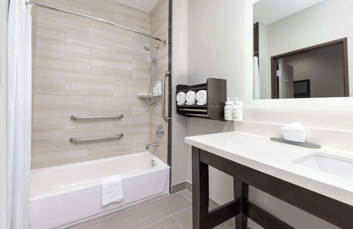 Tyler Hotel | La Quinta Inn & Suites by Wyndham Tyler - University Area