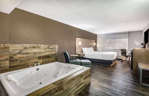 Joplin Hotel | La Quinta Inn & Suites by Wyndham Joplin