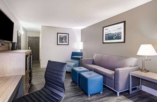 Joplin Hotel | La Quinta Inn & Suites by Wyndham Joplin