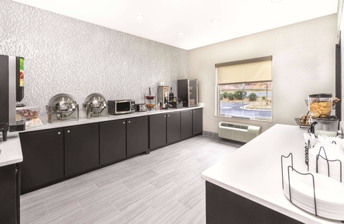 Rome Hotel | La Quinta Inn & Suites by Wyndham Rome