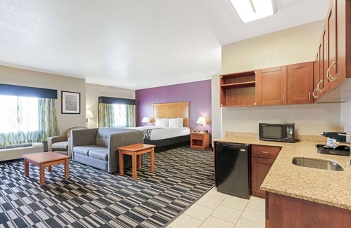 Ada Hotel | La Quinta Inn & Suites by Wyndham Ada