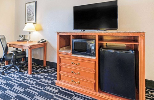 Ada Hotel | La Quinta Inn & Suites by Wyndham Ada