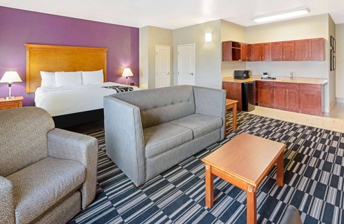 Ada Hotel | La Quinta Inn & Suites by Wyndham Ada