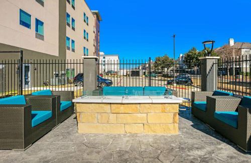 Euless Hotel | La Quinta Inn & Suites DFW West-Glade-Parks