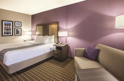 Mechanicsburg Hotel | La Quinta Inn & Suites by Wyndham Mechanicsburg - Harrisburg