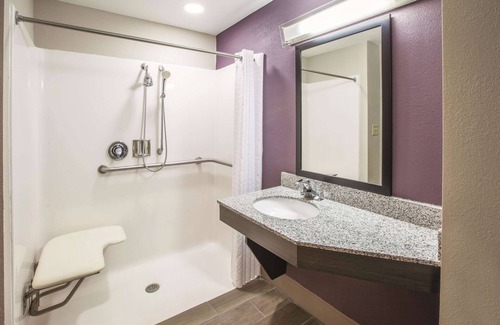 Mechanicsburg Hotel | La Quinta Inn & Suites by Wyndham Mechanicsburg - Harrisburg