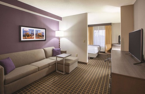 Mechanicsburg Hotel | La Quinta Inn & Suites by Wyndham Mechanicsburg - Harrisburg