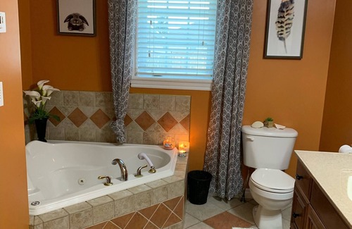 Cochrane House | La Résidence - 4BD 2BA Exec Home, Heated Garage