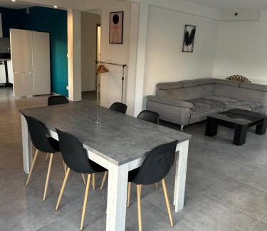 Joue-les-Tours House | La Résidence Degas 4 chambres