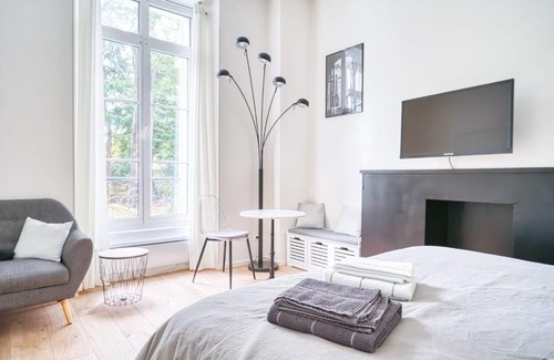 Dammarie Les Lys Apartment | La Reine Blanche