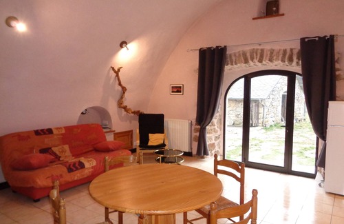 Saint-Andre-de-Vezines House | LA REMISE, small house in the heart of an old farmhouse