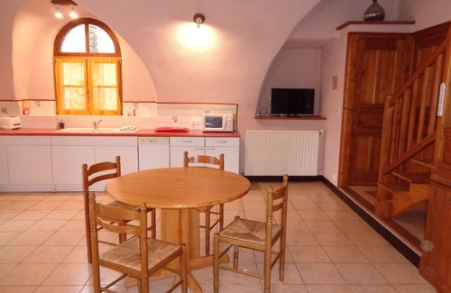 Saint-Andre-de-Vezines House | LA REMISE, small house in the heart of an old farmhouse