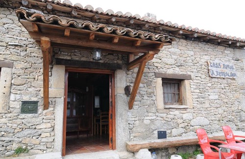 Cabeza del Caballo House | La Resbalina Casa Rural